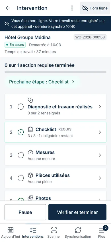 L’application terrain hors connexion : le bandeau indique que le travail est enregistré sur l’appareil.